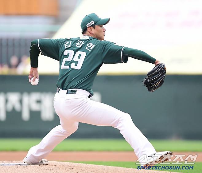 21일 인천 SSG랜더스필드에서 열린 SSG와 KIA의 경기. 선발 투구하고 있는 SSG 김광현. 인천=송정헌 기자songs@sportschosun.com/2025.06.21/