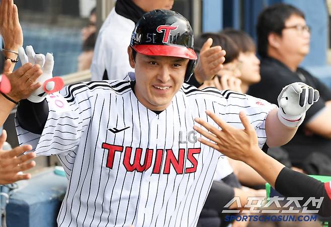 21일 잠실구장에서 열린 LG 트윈스와 두산 베어스의 경기. 4회말 무사 1,2루 LG 박동원이 스리런포를 날린 뒤 환호하고 있다. 잠실=박재만 기자 pjm@sportschosun.com/2025.06.21/