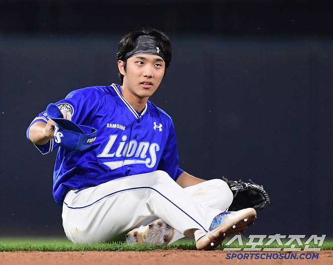 11일 광주 기아챔피언스필드에서 열린 KBO리그 KIA와 삼성의 경기. 6회 수비 도중 넘어진 삼성 이재현. 광주=송정헌 기자songs@sportschosun.com/2025.06.11/