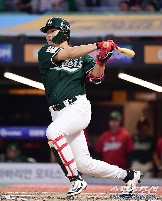 21일 인천 SSG랜더스필드에서 열린 SSG와 KIA의 경기. 7회말 1타점 적시 2루타를 날린 SSG 고명준. 인천=송정헌 기자songs@sportschosun.com/2025.06.21/