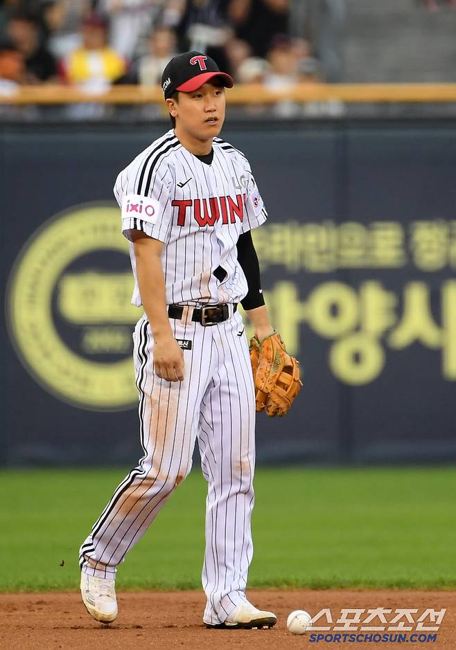 21일 잠실구장에서 열린 LG 트윈스와 두산 베어스의 경기. 6회초 1사 1,3루 두산 오명진 타구를 LG 구본혁이 막아내고 있다. 잠실=박재만 기자 pjm@sportschosun.com/2025.06.21/