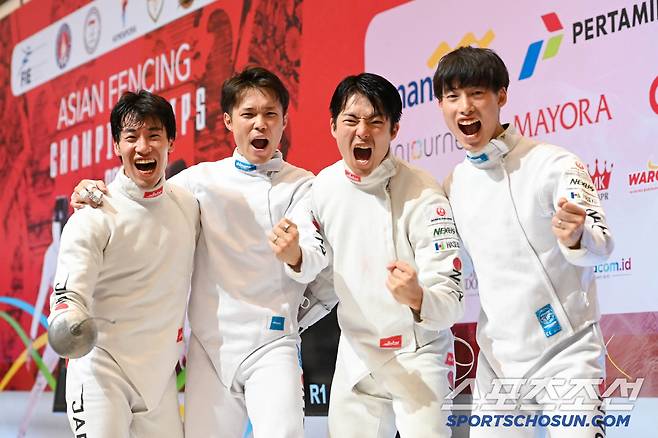일본 남자에페 단체전 금메달 사진제공=FIE