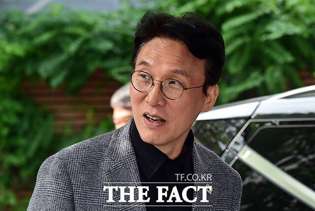 김민석 국무총리 후보자가 18일 오전 서울 종로구 통의동 금융감독원연수원에 마련된 인사 청문 준비단 사무실로 출근하고 있다. /임영무 기자