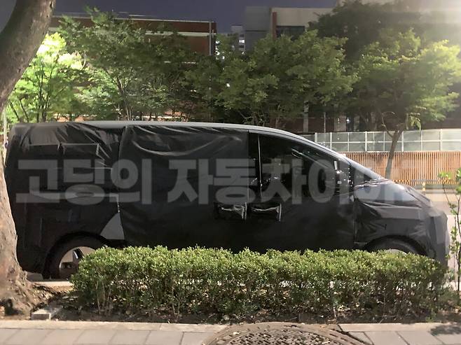 사진 : 현대차 스타리아 페이스리프트 테스트카 (출처=고딩의 자동차이야기)