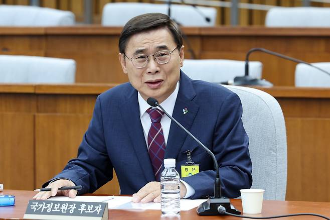 이종석 국가정보원장 후보자가 19일 오전 서울 여의도 국회에서 열린 인사청문회에 출석해 의원 질의에 답하고 있다. /뉴스1