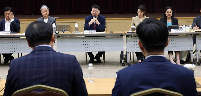 이한주 국정기획위원장이 19일 오후 세종시 정부세종컨벤션센터에서 열린 고용노동부 업무보고에서 모두발언을 하고 있다. 2025.06.19. 뉴시스