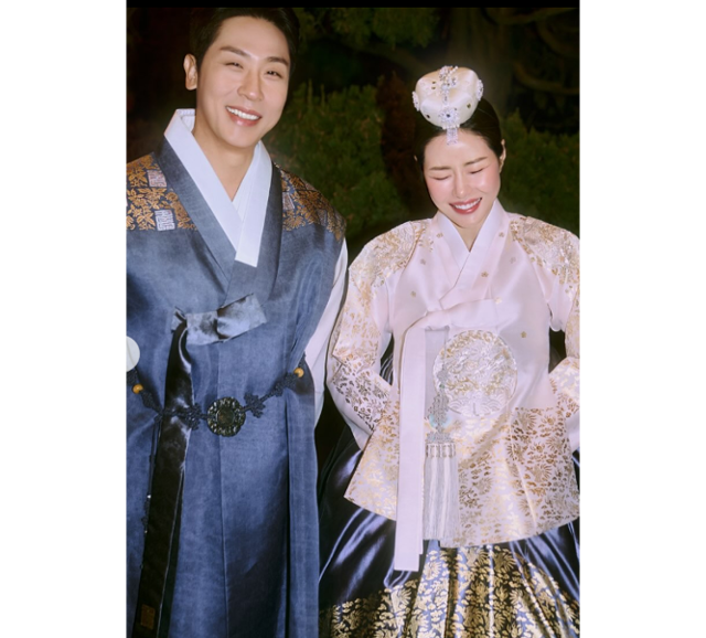 김태술 전 농구감독과 배우 박하나가 21일 결혼식을 올린다. 박하나 SNS