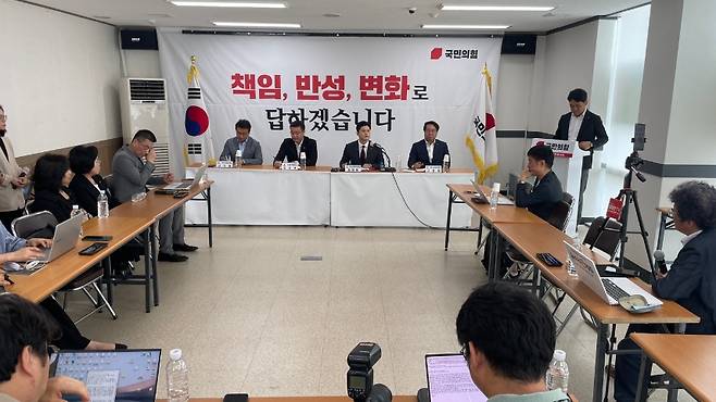 오늘(21일) 제주를 방문한 김용태 국민의힘 비대위원장 참석 기자회견.