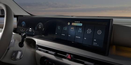 현대차가 출시한 수소전기승용차 '디 올 뉴 넥쏘'의 파노라믹 커브드 디스플레이. 사진 현대차