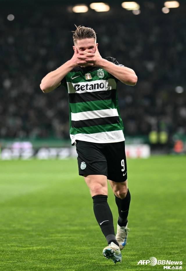 요케레스는 최근 유벤투스의 영입 제안을 거절하기도 했다. 무려 1100만 파운드(한화 약 203억원)의 연봉 제의에도 거절을 선택한 건 결국 아스날 때문이었다. 사진=AFPBBNews=News1