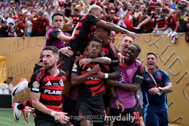 21일 첼시와 경기에서 득점 후 함께 기뻐하는 플라멩구 선수들. /게티이미지코리아