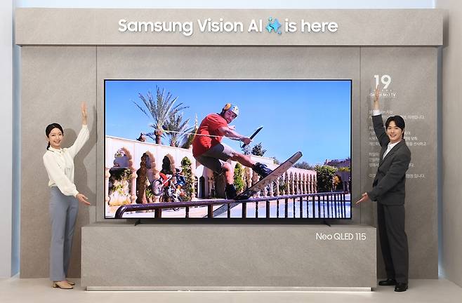 삼성전자가 올 4월 공개한 115인치 네오(Neo) QLED TV. [삼성전자 제공]