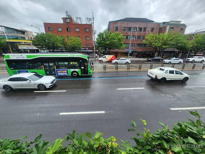 지난해 8월 싱크홀 사고가 발생했던 서울 서대문구 연희동의 한 도로. 이영기 기자.