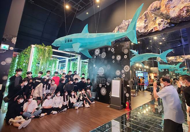 체험학습을 나온 학생들이 기념사진을 찍고 있다. [헤럴드경제 DB]