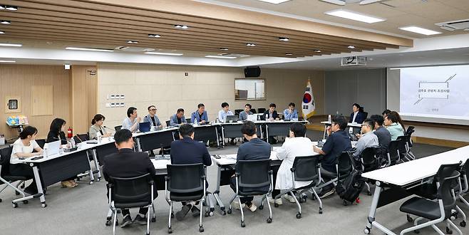 지난 19일 성주군청에서 열린 성주호 관광지 조성사업 관광투자유치 컨설팅 자문회의 개최 모습.[성주군 제공]