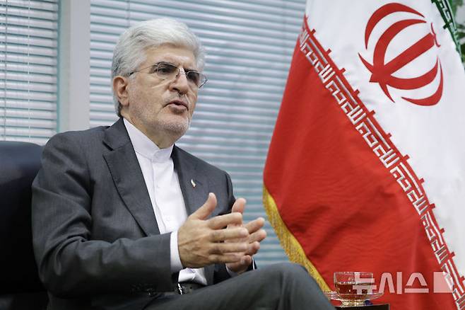 [서울=뉴시스] 최동준 기자 = 사이드 쿠제치 주한 이란대사가 20일 서울 용산구 주한이란이슬람공화국대사관에서 뉴시스와 인터뷰를 하고 있다. 2025.06.20. photocdj@newsis.com