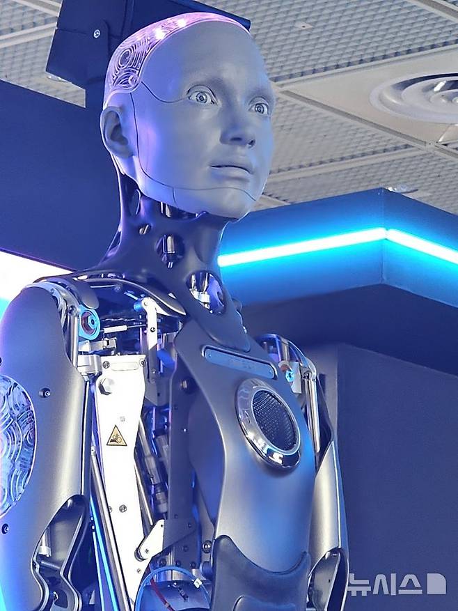 [서울=문영호 기자] 경기 화성시가 18일 서울 코엑스 C홀에서 인공지능(AI) 엑스포 'MARS 2025(Mega city A.I. Revolution Summit 2025)'를 개최하고 아메카(Ameca)를 국내에서는 처음으로 공개했다.2025.06.18.sonanom@newsis.com