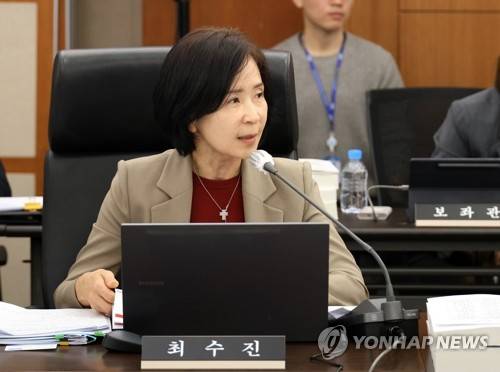 질의하는 최수진 의원 [연합뉴스 자료사진]