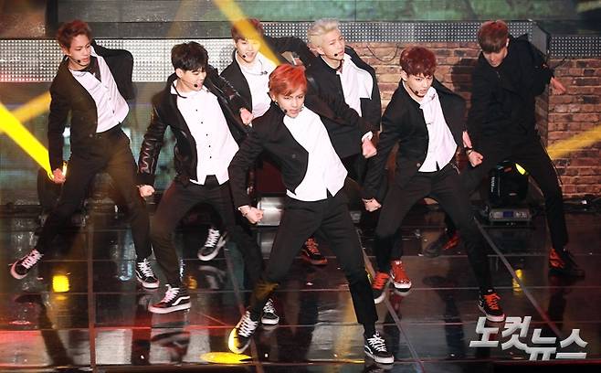 방탄소년단이 미니 2집 '스쿨 러브 어페어' 쇼케이스를 할 당시 모습. 황진환 기자