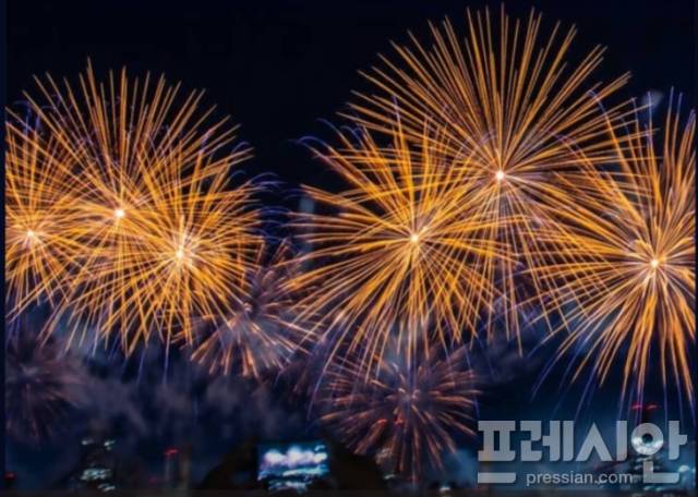▲(사진)은 지난해 포항국제불빛축제 모습.ⓒ프레시안DB