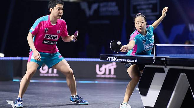 WTT 첸나이 대회 혼복에 출전한 신유빈(오른쪽)과 임종훈 (사진=WTT 인스타그램 캡처)