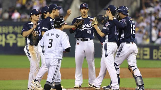 두산의 승리 세리머니