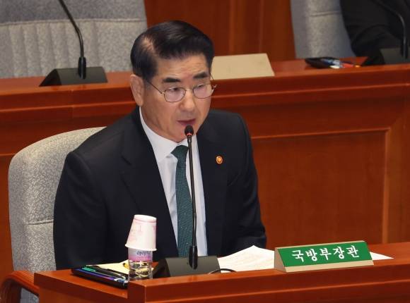 김용현 전 국방부 장관. 육군 대장 출신의 김 전 장관이 비상계엄을 이끈 여파로 군 안팎에서는 민간인 장관에 대한 공감대가 확산하고 있다. 2024.11.14 연합뉴스