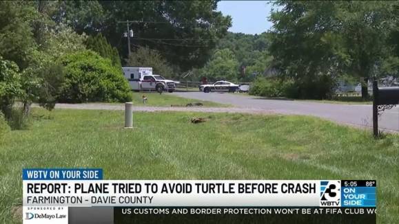 미 노스캐롤라이나 경비행기 추락 사고. 미 WBTV 캡처