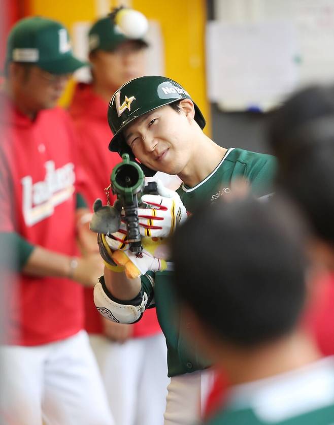 ▲ 솔로포 포함 분전한 박성한 ⓒSSG랜더스