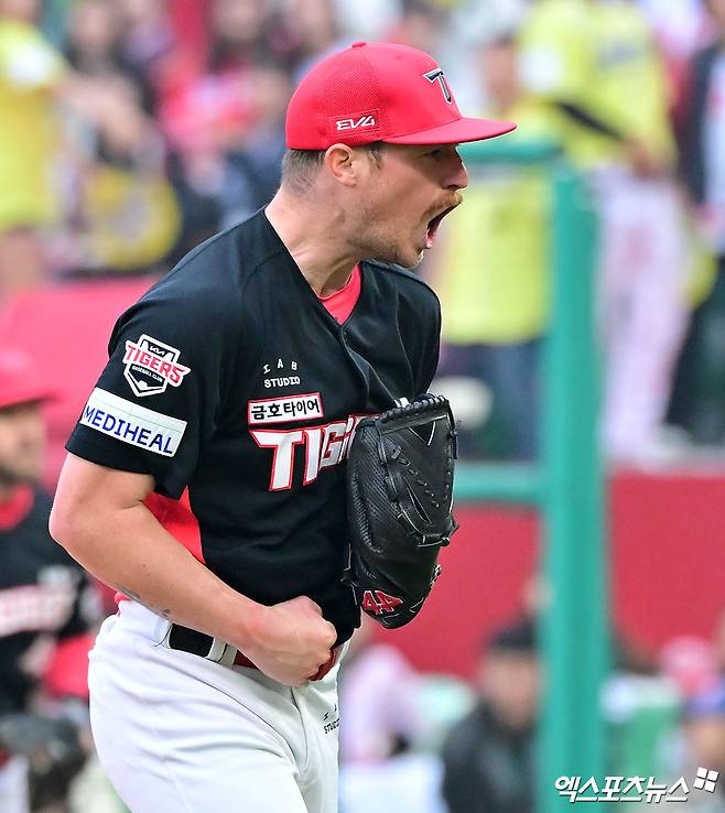 10일 오후 인천SSG랜더스필드에서 열린 '2025 신한 SOL Bank KBO리그' KIA 타이거즈와 SSG 랜더스의 경기, 2회말 수비를 마친 KIA 올러가 포효하고 있다. 엑스포츠뉴스 DB