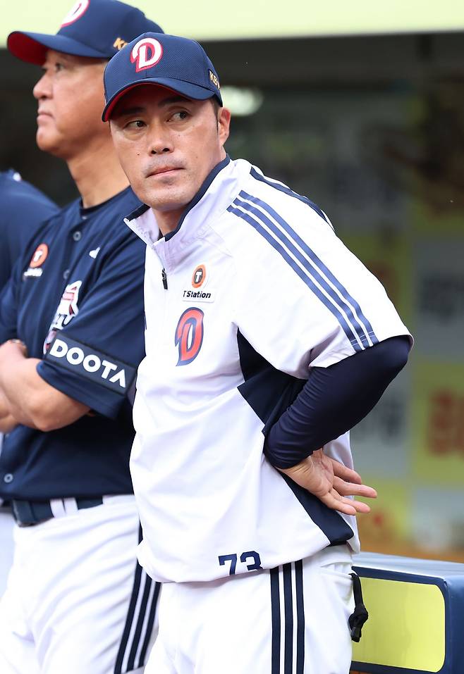 조성환 감독 대행이 이끄는 두산 베어스가 21일 서울 잠실야구장에서 열린 2025 신한 SOL Bank KBO리그 LG 트윈스와의 팀 간 7차전에서 6-5로 이겼다. 사진 두산 베어스