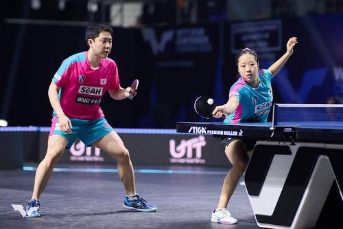 WTT 첸나이 대회 혼복에 나선 신유빈(오른쪽)과 임종훈 [WTT 홈페이지 캡처. 재판매 및 DB 금지]