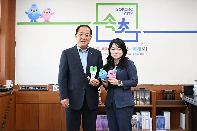 이병선 속초시장(왼쪽)과 다나카 쇼코 씨 [본인 제공]