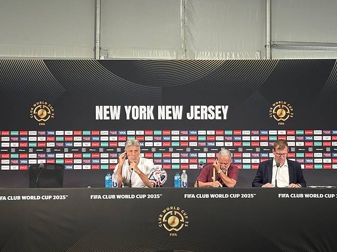 헤나투 가우슈 플루미넨시 감독(왼쪽) [울산 HD 제공. 재판매 및 DB금지]