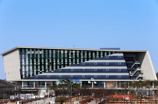 완주군청 전경.