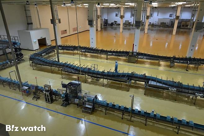 농심 백산수 중국 신공장에서 백산수 제품이 포장되고 있다. / 사진=이명근 기자 qwe123@