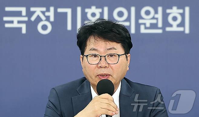 이한주 국정기획위원장이 22일 오후 서울 종로구 정부서울청사 창성동 별관에서 열린 기자간담회에서 발언하고 있다. 2025.6.22/뉴스1 ⓒ News1 김진환 기자