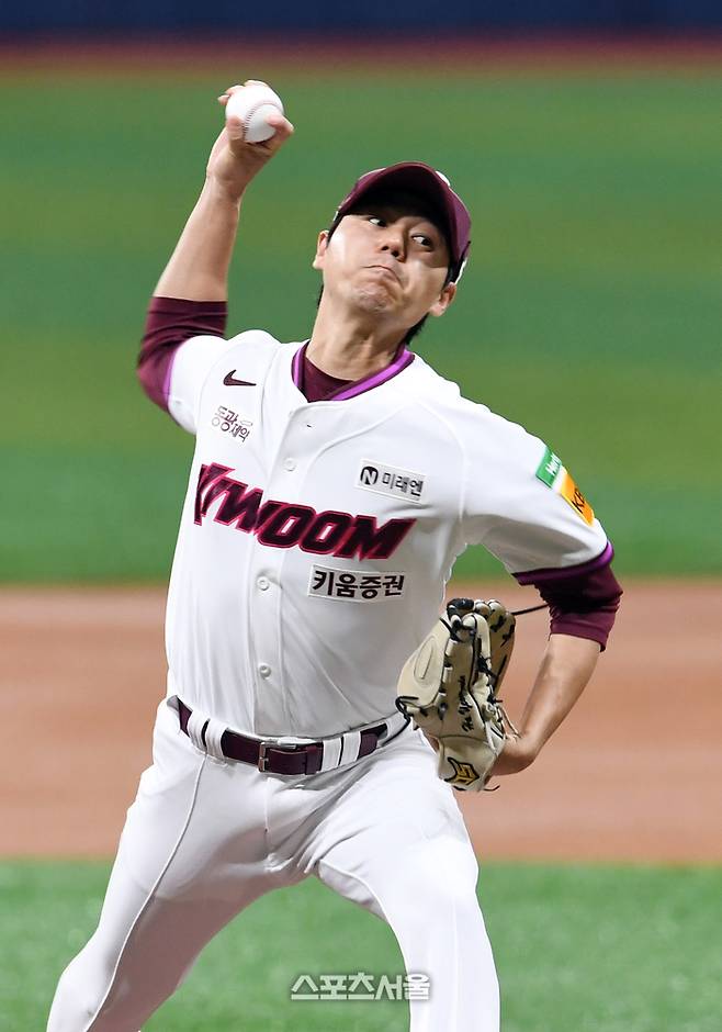 키움 하영민이 투구에 임하고 있다. 고척 | 박진업 기자 upandup@sportsseoul.com
