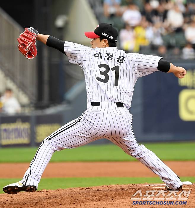 21일 잠실구장에서 열린 LG 트윈스와 두산 베어스의 경기. LG 이정용이 역투하고 있다. 잠실=박재만 기자 pjm@sportschosun.com/2025.06.21/