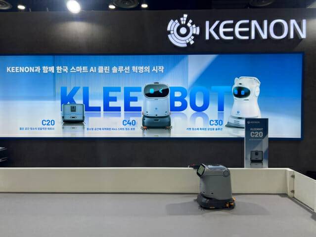 키논로보틱스가 국제청소위생산업전에서 선보인 청소로봇 '클린봇 시리즈' (사진=지디넷코리아 신영빈 기자)