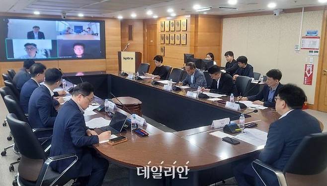 산업통상자원부는 22일 오후 대한무역투자진흥공사에서 최남호 2차관 주재로 비상대응반을 가동해 미국, 이스라엘 현지 무역관과 화상으로 연결하고 미국의 이란 공격 이후 에너지, 수출, 물류, 공급망, 진출기업 등에 미치는 영향을 긴급 점검했다.ⓒ산업부