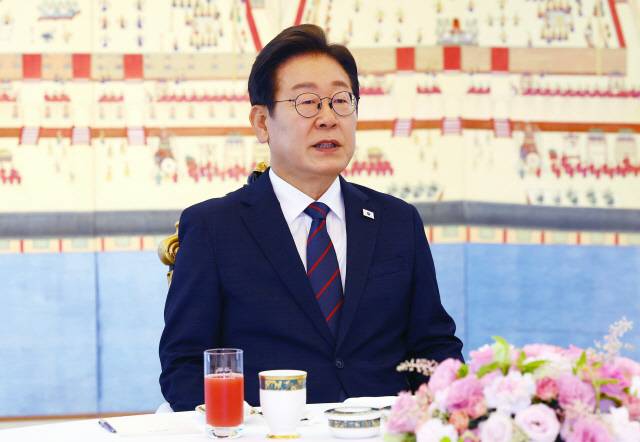 이재명 대통령이 22일 서울 한남동 관저에서 열린 여야 지도부와의 오찬 회동에서 발언하고 있다. 연합뉴스.