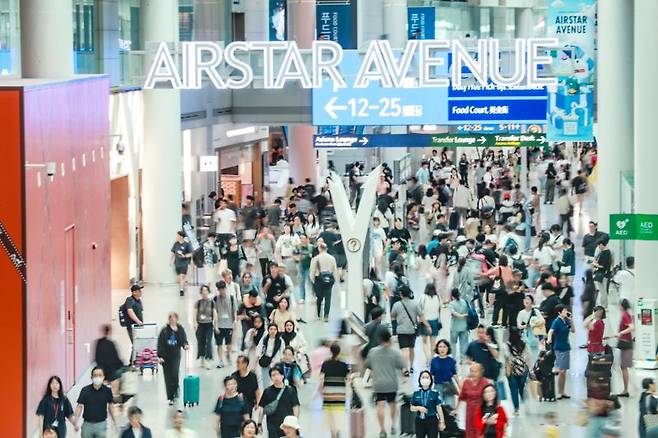 해외여행객으로 붐비는 인천공항. 인천국제공항공사 제공
