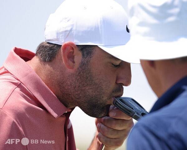 현역 프로 골프 선수 중 가장 골프를 잘 치는 남자골프 세계랭킹 1위 스코티 셰플러가 2025년 메이저 대회 US오픈 연습 라운드 때 모습이다. 사진제공=ⓒAFPBBNews = News1 (사진 및 칼럼을 무단으로 사용하지 마십시오.)