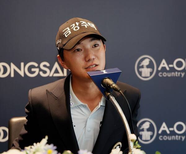 2025년 한국프로골프(KPGA) 투어 제68회 KPGA 선수권대회 우승을 차지한 옥태훈 프로가 공식 우승 인터뷰 하는 모습이다. 사진제공=KPGA