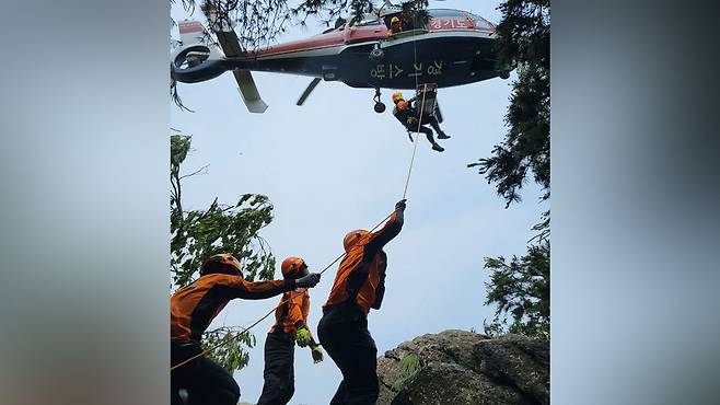 안양 삼성산 구조사진 [자료제공: 경기도소방재난본부]