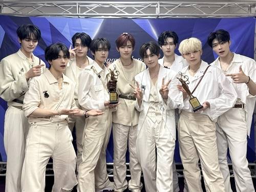 그룹 제로베이스원(ZEROBASEONE)이 ‘제34회 서울가요대상’에서 2관왕을 달성했다.