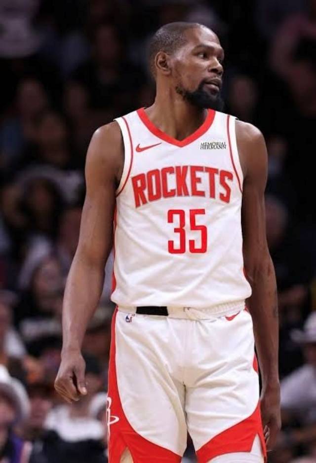 휴스턴은 2025 NBA 드래프트 1라운드 10순위 지명권을 포함한 트레이드 패키지로 듀란트와 피닉스를 유혹하고 있다. 여기에 제일런 그린까지 들어가 있다는 이야기가 있다. 사진=X