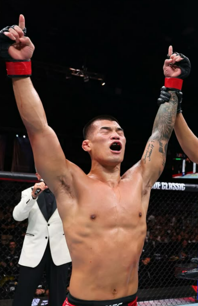 고석현이 ‘매미킴’ 김동현의 제자다운 완벽한 그래플링을 선보였다. 사진=데이나 화이트 컨텐더 시리즈 SNS