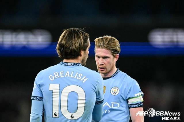 ‘더 선’은 “더 브라위너는 나폴리로 이적한 후 그릴리시 영입을 추천했다”며 “(안토니오)콘테 감독 역시 그릴리시 영입에 관심을 두고 있으며 더 브라위너에게 관련 정보를 적극적으로 물어보고 있다. 더 브라위너 역시 실제 영입으로 이뤄지기를 바라고 있다”고 전했다. 사진=AFPBBNews=News1